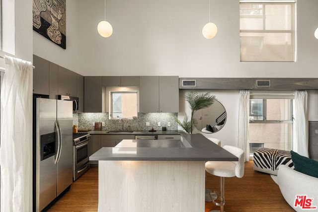 7062 Hawthorn Avenue 203, Los Angeles, CA 90028