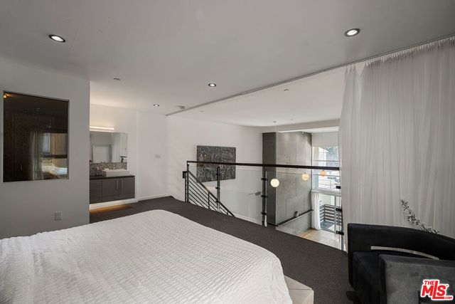 7062 Hawthorn Avenue 203, Los Angeles, CA 90028