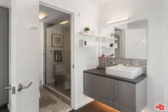 7062 Hawthorn Avenue 203, Los Angeles, CA 90028