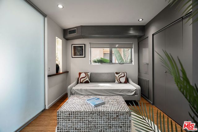 7062 Hawthorn Avenue 203, Los Angeles, CA 90028