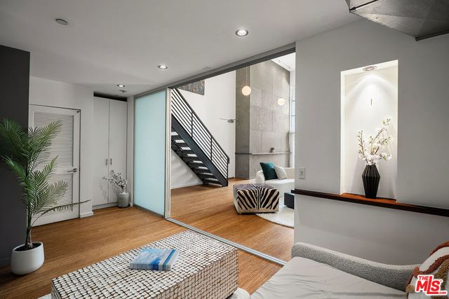 7062 Hawthorn Avenue 203, Los Angeles, CA 90028