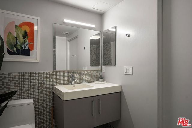 7062 Hawthorn Avenue 203, Los Angeles, CA 90028
