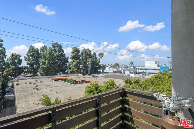 7062 Hawthorn Avenue 203, Los Angeles, CA 90028