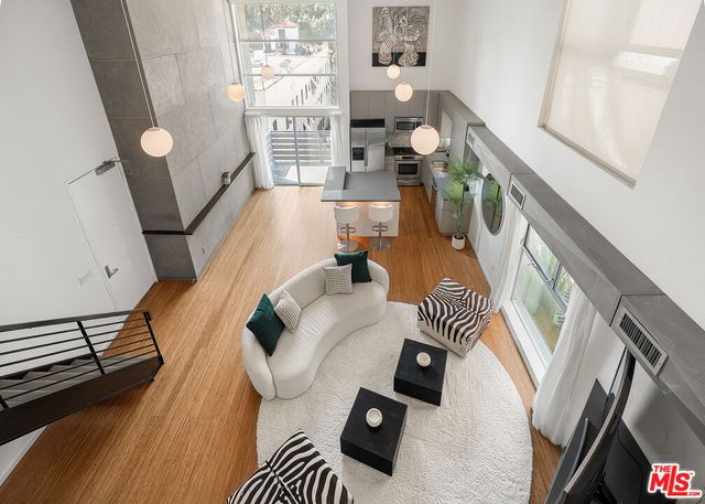 7062 Hawthorn Avenue 203, Los Angeles, CA 90028