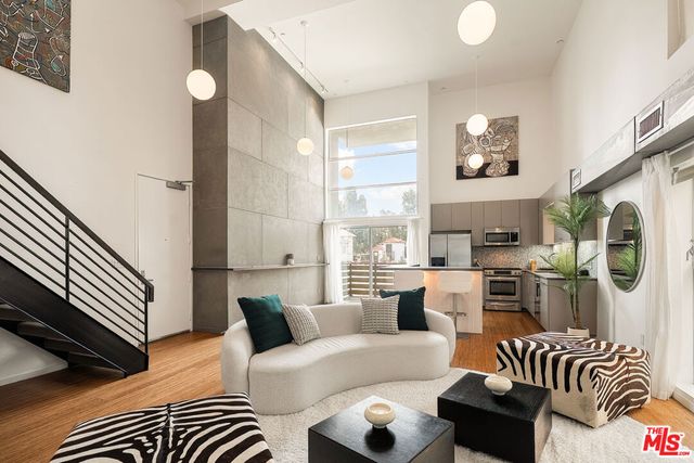 7062 Hawthorn Avenue 203, Los Angeles, CA 90028
