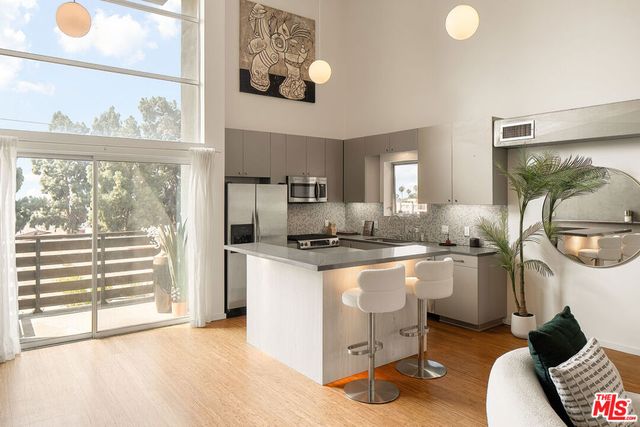 7062 Hawthorn Avenue 203, Los Angeles, CA 90028