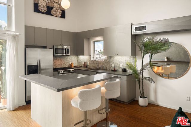 7062 Hawthorn Avenue 203, Los Angeles, CA 90028