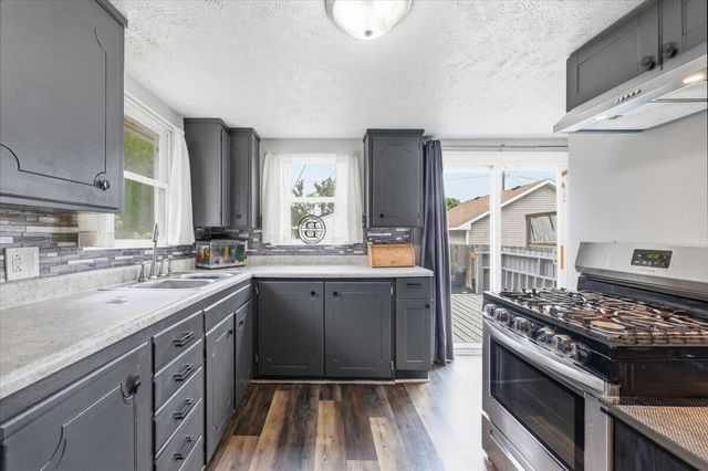 1712 AVENUE L, Council Bluffs, IA 51501