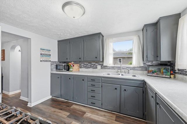 1712 AVENUE L, Council Bluffs, IA 51501