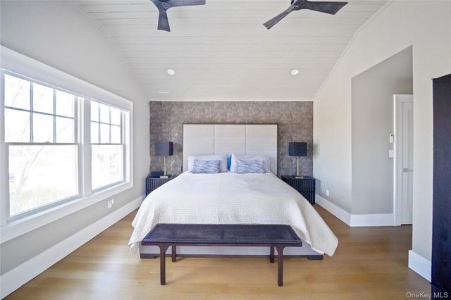 68 Foster Avenue 9, Hampton Bays, NY 11946