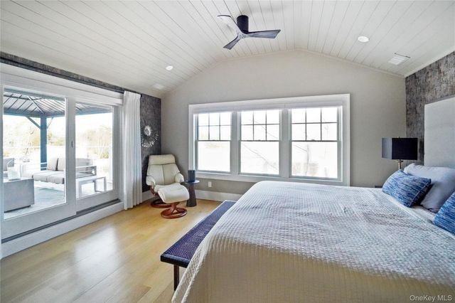 68 Foster Avenue 9, Hampton Bays, NY 11946