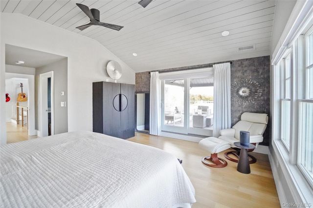 68 Foster Avenue 9, Hampton Bays, NY 11946