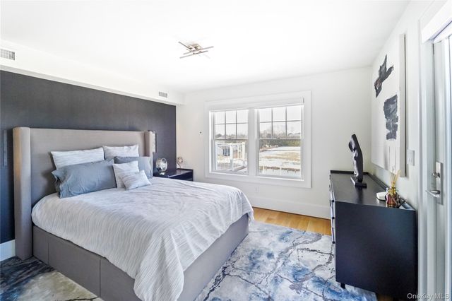 68 Foster Avenue 9, Hampton Bays, NY 11946