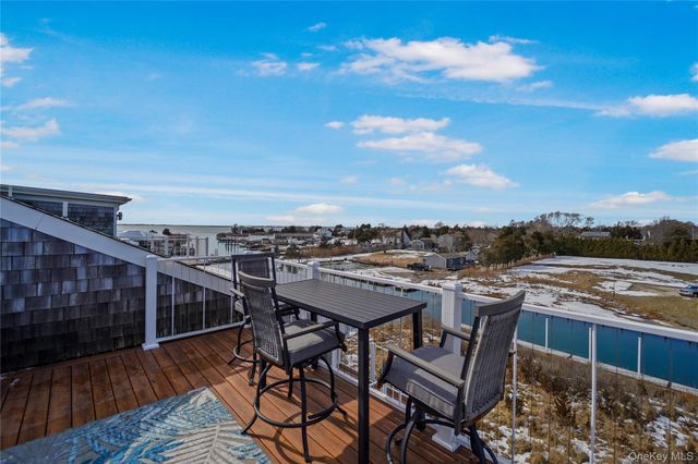 68 Foster Avenue 9, Hampton Bays, NY 11946