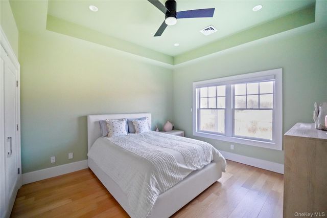 68 Foster Avenue 9, Hampton Bays, NY 11946