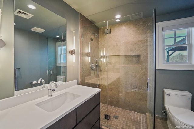 68 Foster Avenue 9, Hampton Bays, NY 11946