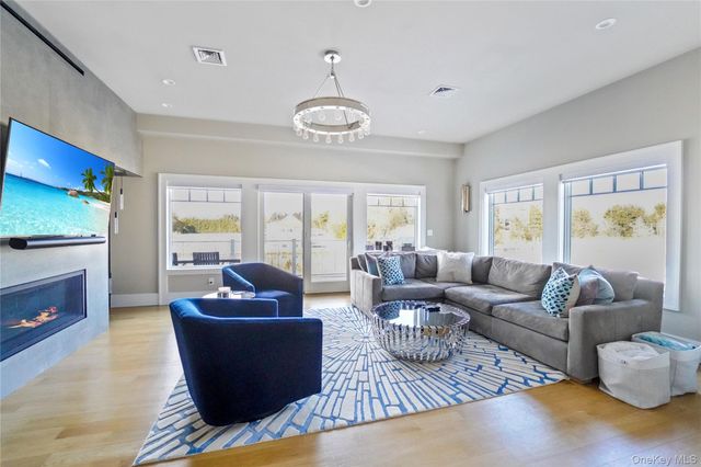 68 Foster Avenue 9, Hampton Bays, NY 11946