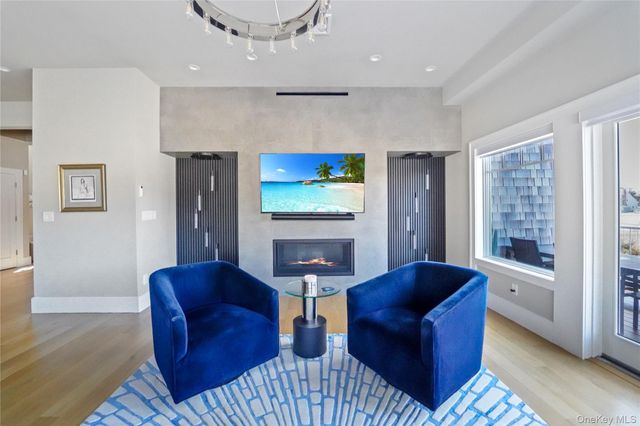 68 Foster Avenue 9, Hampton Bays, NY 11946