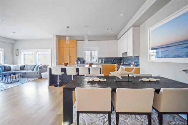 68 Foster Avenue 9, Hampton Bays, NY 11946