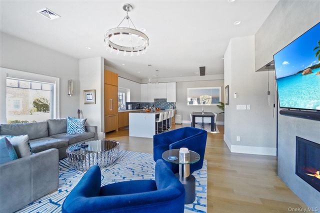 68 Foster Avenue 9, Hampton Bays, NY 11946