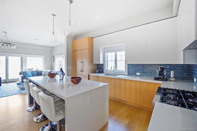 68 Foster Avenue 9, Hampton Bays, NY 11946