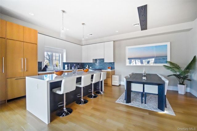 68 Foster Avenue 9, Hampton Bays, NY 11946