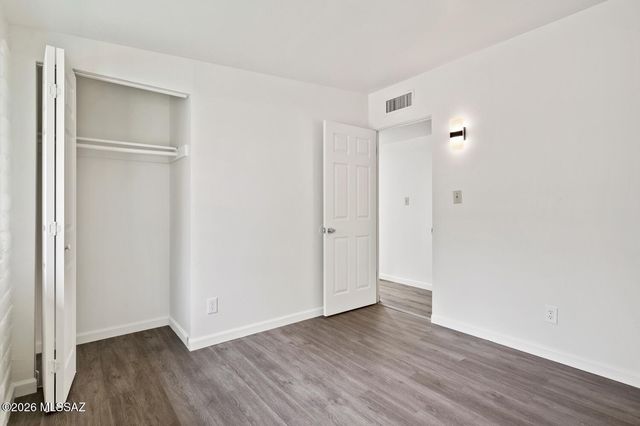 6101 E Seneca Street, Tucson, AZ 85712