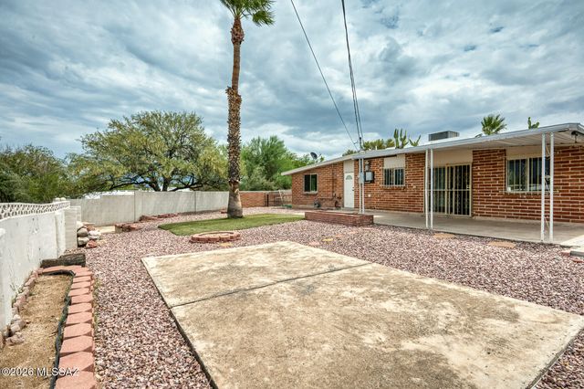 6101 E Seneca Street, Tucson, AZ 85712