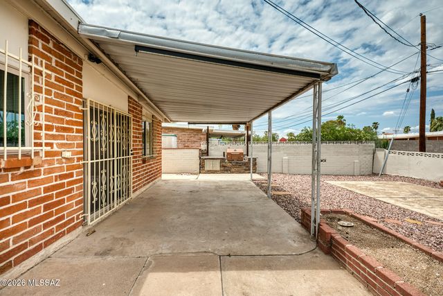 6101 E Seneca Street, Tucson, AZ 85712