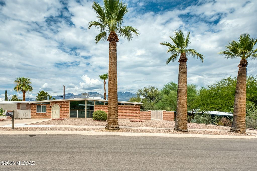 6101 E Seneca Street, Tucson, AZ 85712