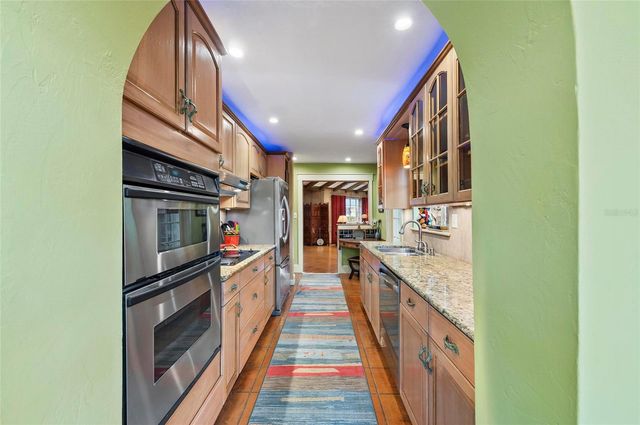 941 VIRGINIA DRIVE, Sarasota, FL 34234