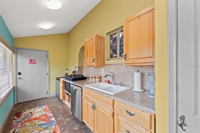 941 VIRGINIA DRIVE, Sarasota, FL 34234