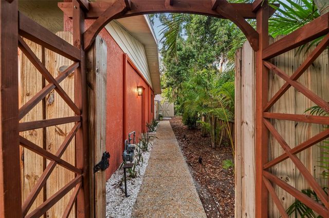 941 VIRGINIA DRIVE, Sarasota, FL 34234