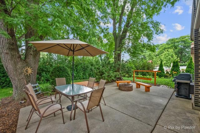 2631 N Stuart Drive, Arlington Heights, IL 60004