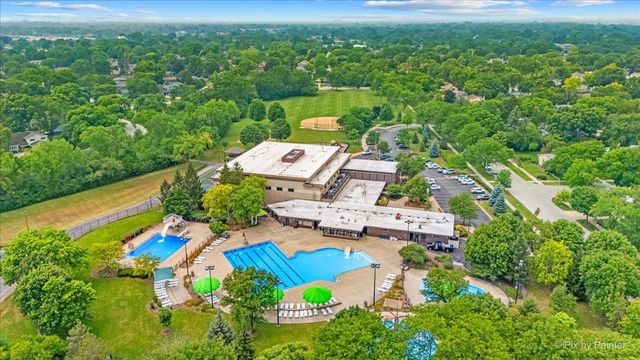 2631 N Stuart Drive, Arlington Heights, IL 60004