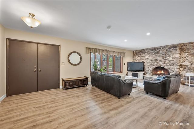 2631 N Stuart Drive, Arlington Heights, IL 60004
