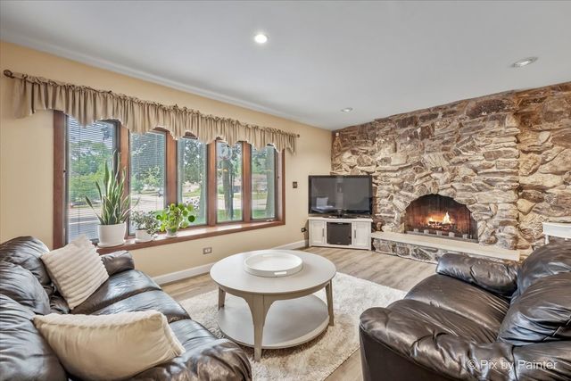 2631 N Stuart Drive, Arlington Heights, IL 60004
