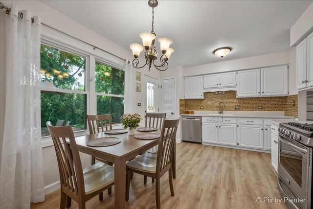 2631 N Stuart Drive, Arlington Heights, IL 60004