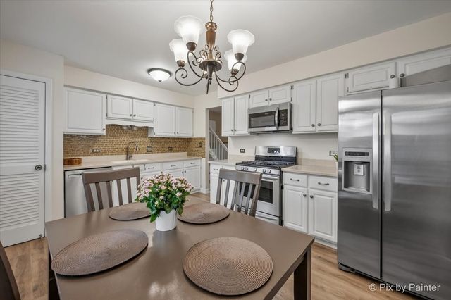 2631 N Stuart Drive, Arlington Heights, IL 60004