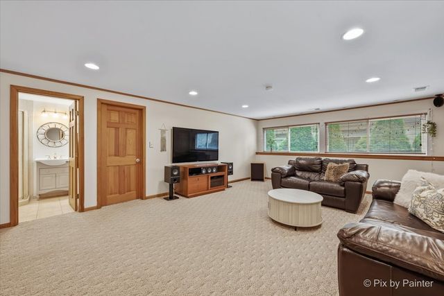 2631 N Stuart Drive, Arlington Heights, IL 60004