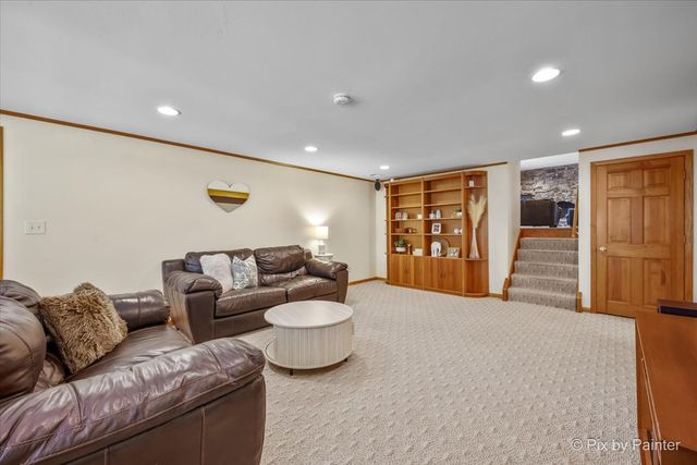 2631 N Stuart Drive, Arlington Heights, IL 60004