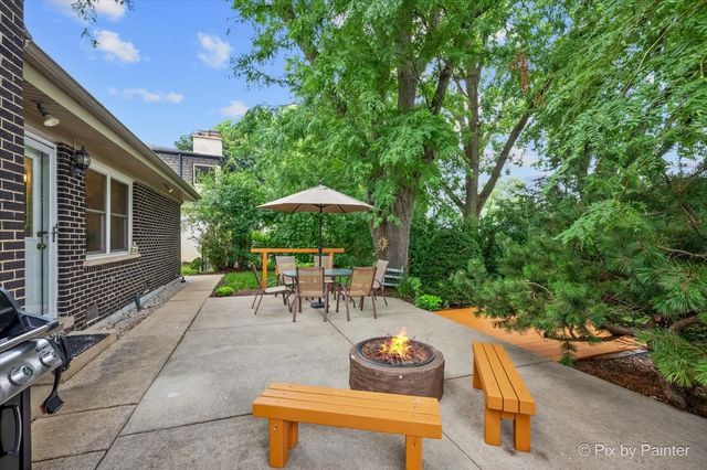 2631 N Stuart Drive, Arlington Heights, IL 60004