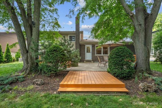 2631 N Stuart Drive, Arlington Heights, IL 60004