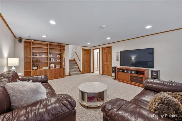 2631 N Stuart Drive, Arlington Heights, IL 60004