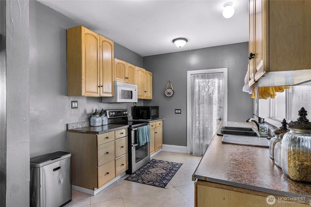 8225 Peace Park Drive, Custer, WA 98240