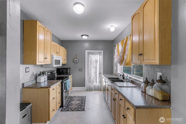 8225 Peace Park Drive, Custer, WA 98240