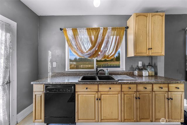 8225 Peace Park Drive, Custer, WA 98240