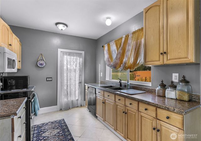 8225 Peace Park Drive, Custer, WA 98240