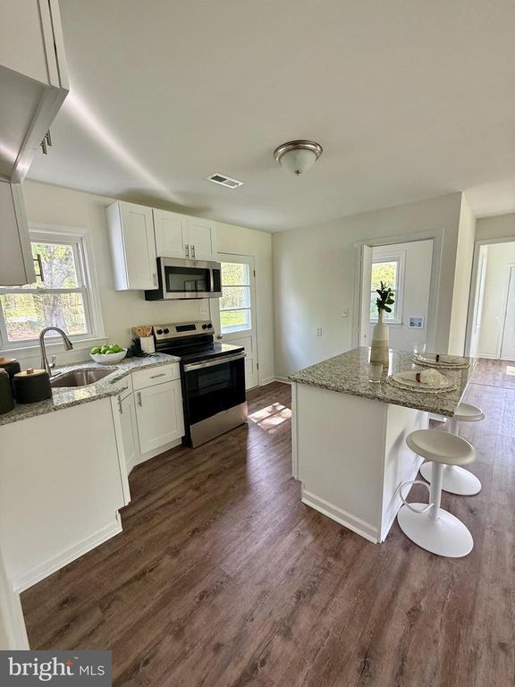 Image 3 of property listing at 5839 SHADY SIDE RD, Churchton, MD 20733