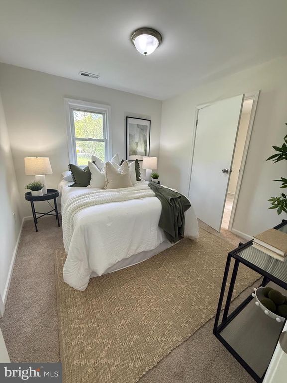 Image 4 of property listing at 5839 SHADY SIDE RD, Churchton, MD 20733